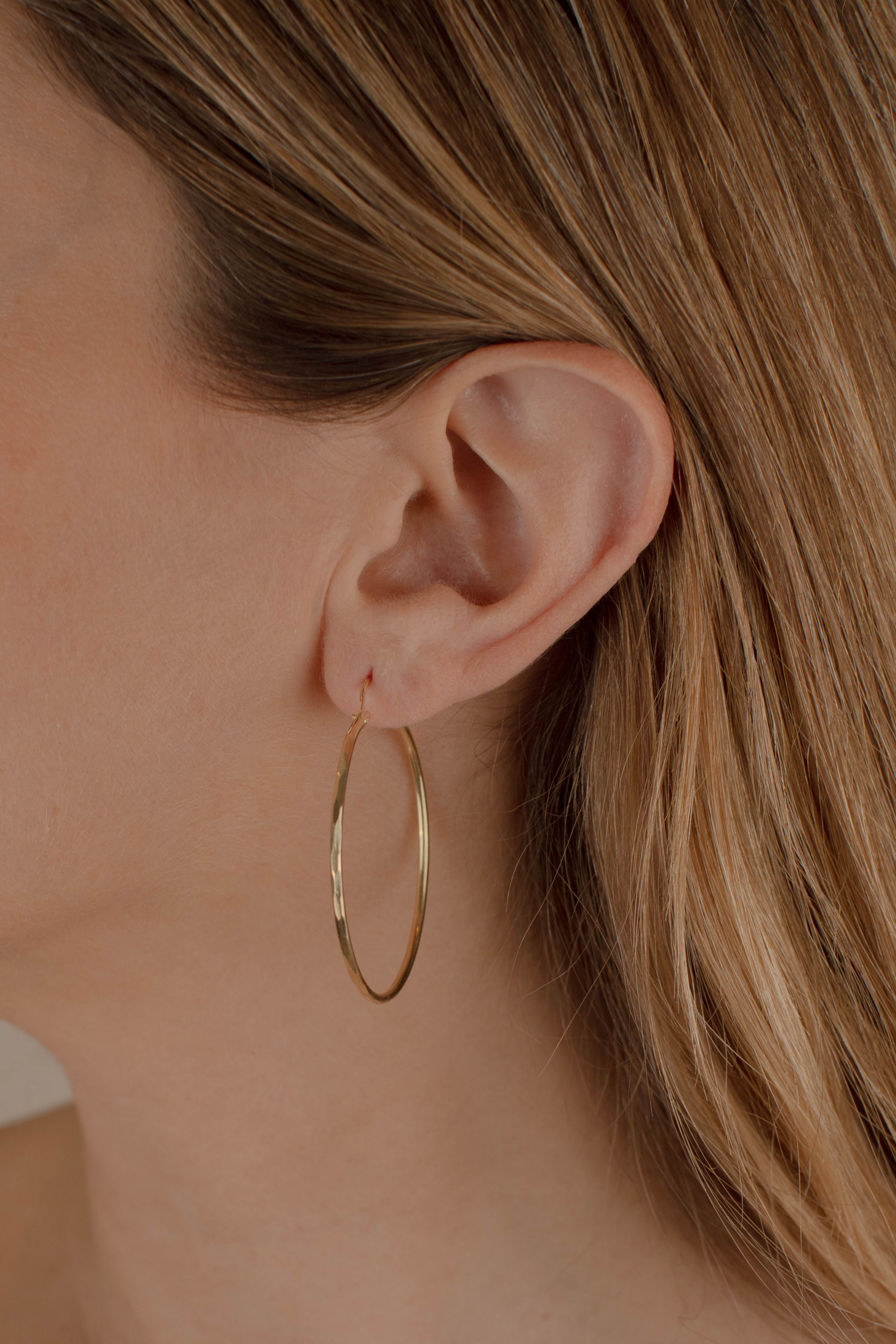 ARRACADA FCAETADA 4CM  ORO 10K