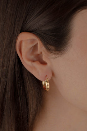 ARRACADA FACETADA 4MM 1.5CM ORO 10K