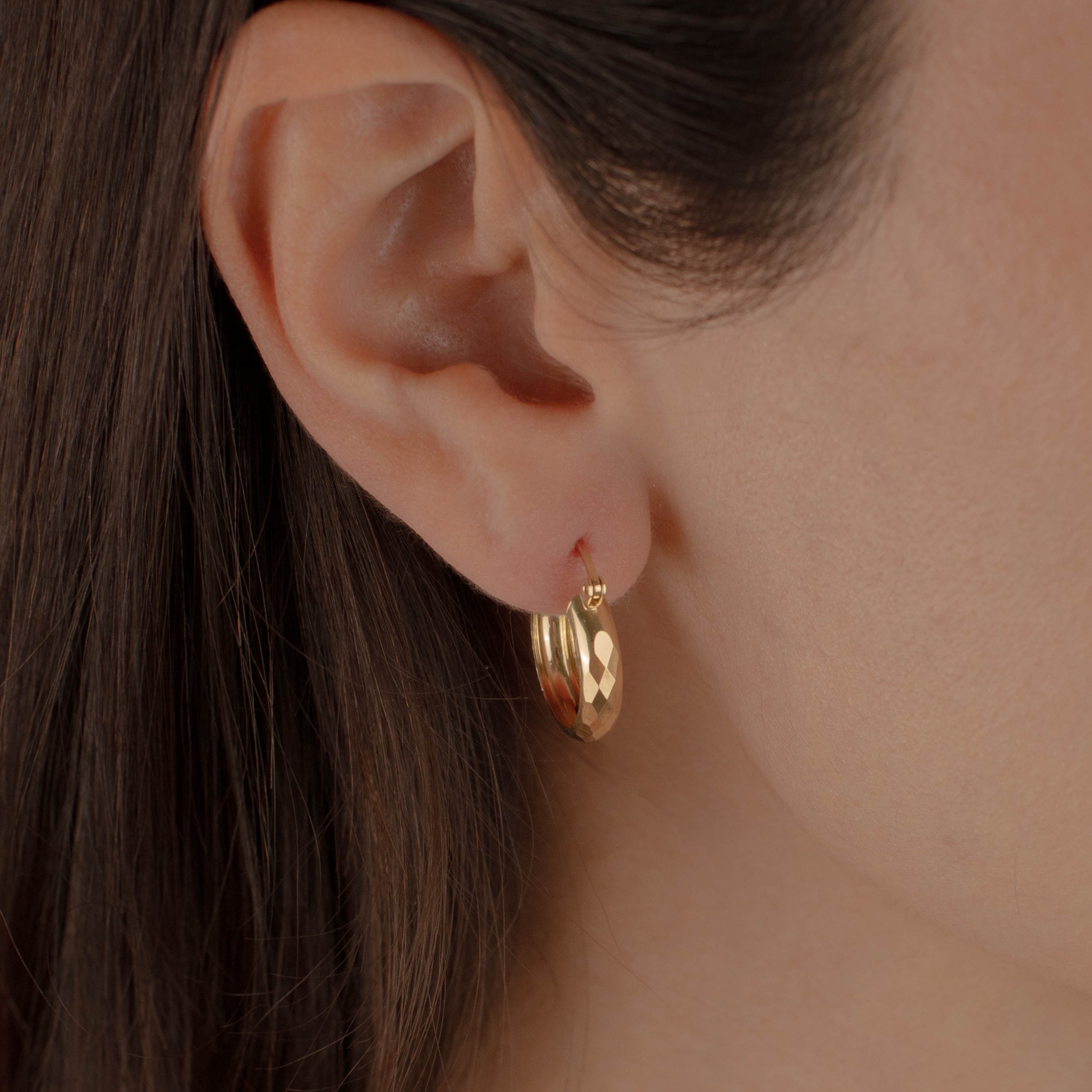 ARRACADA FACETADA 4MM 2CM ORO 10K