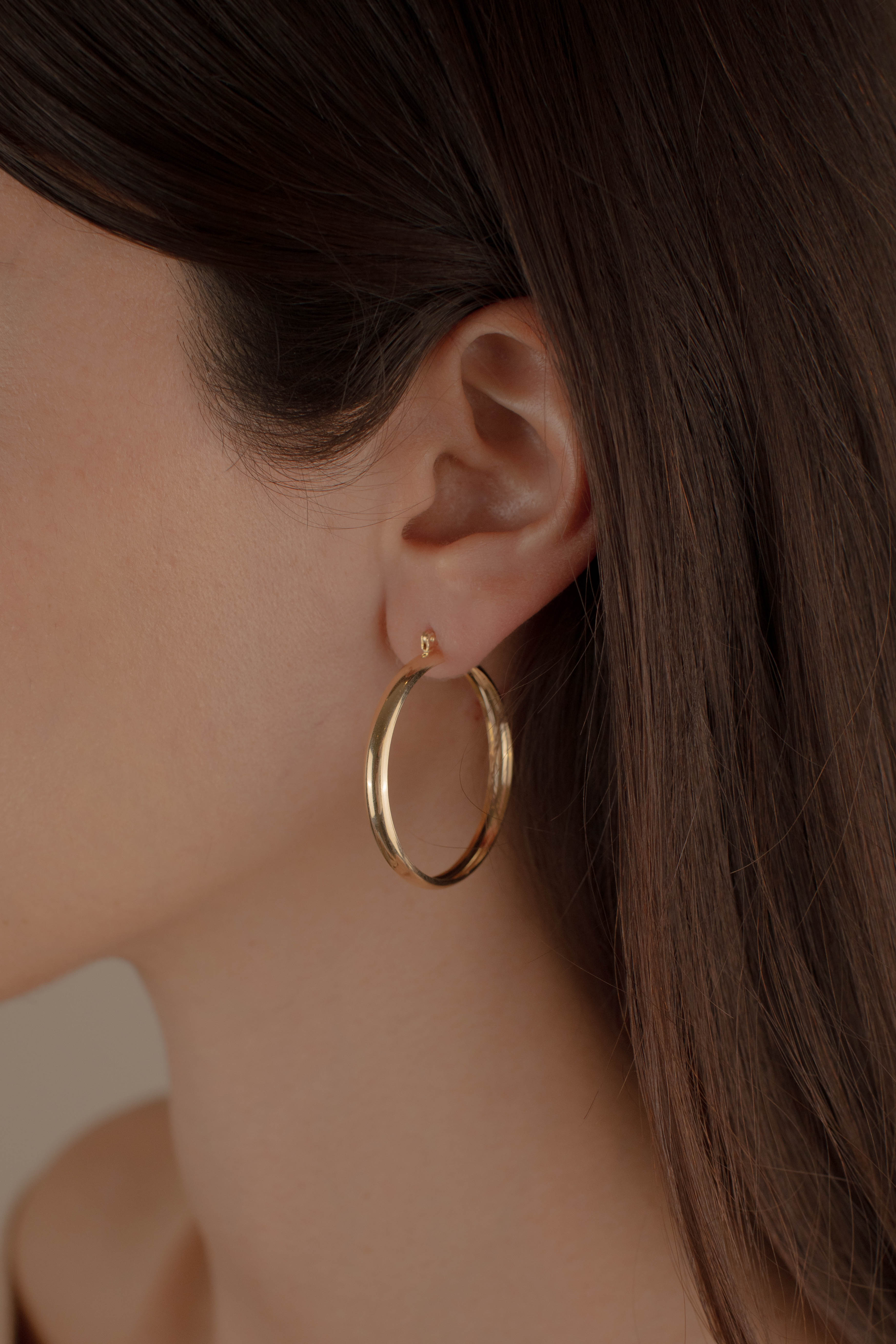 ARRACADA LISA 4MM 3.5CM ORO 10K