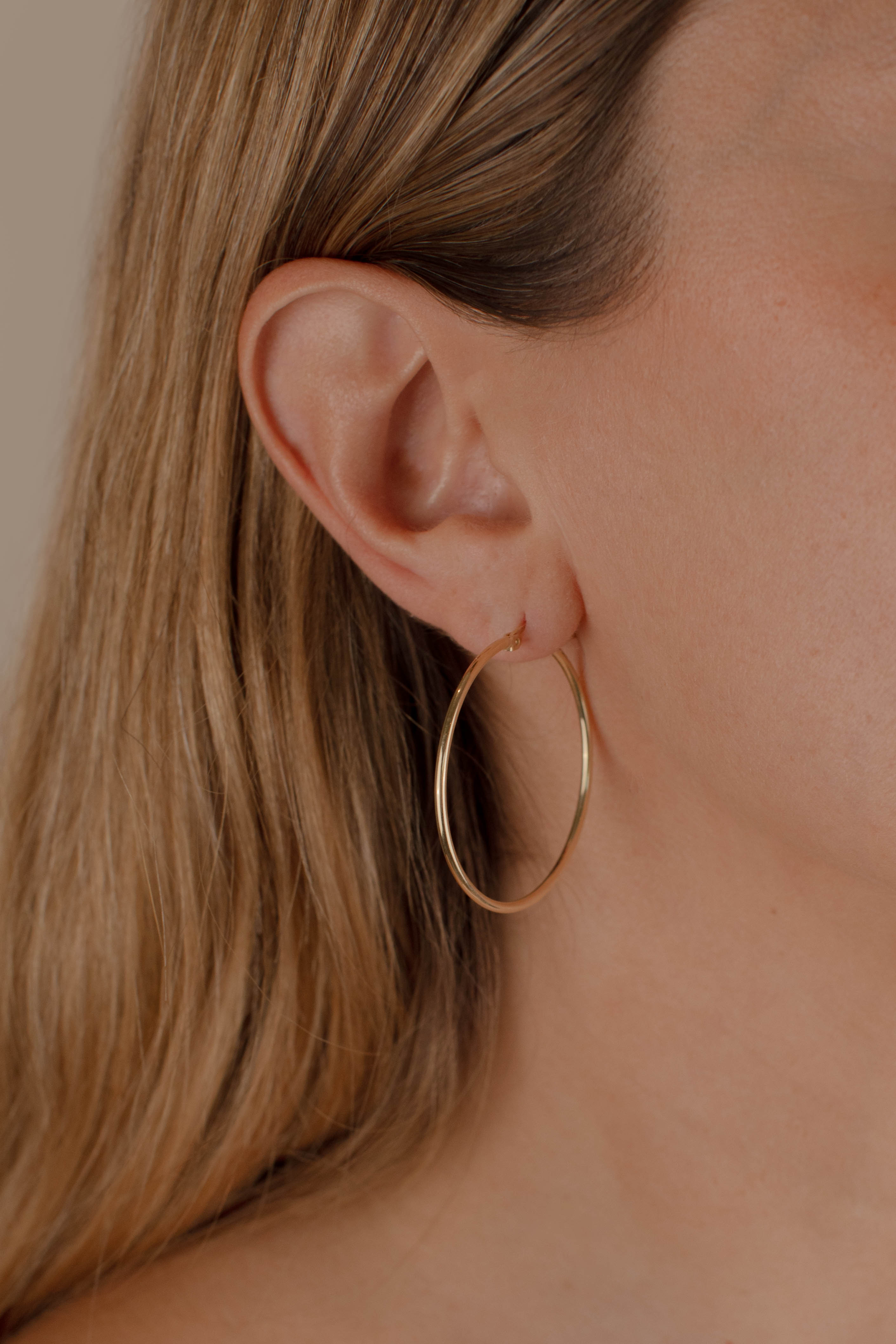 ARRACADA TUBO 3.5CM ORO 10K