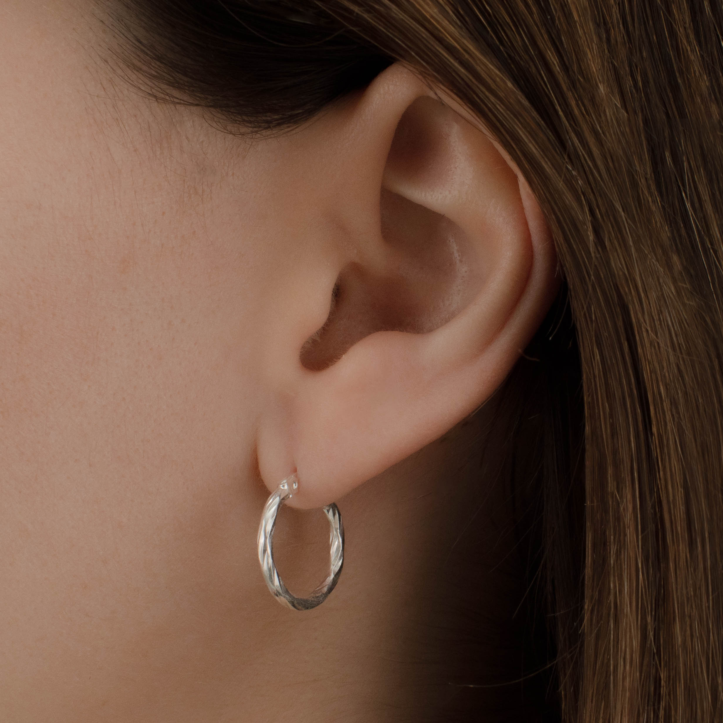 ARRACADA TORSAL FACETADA 1.2CM PLATA .925