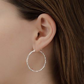arracada torsal de Plata .925 vista lateral — aretes finos para dama. RG Joyeros.