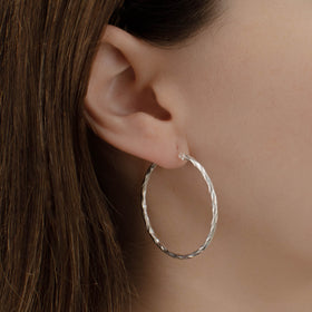 arracada torsal de Plata .925 vista lateral — aretes finos para dama. RG Joyeros.