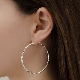 arracada torsal de Plata .925 vista lateral — aretes finos para dama. RG Joyeros.
