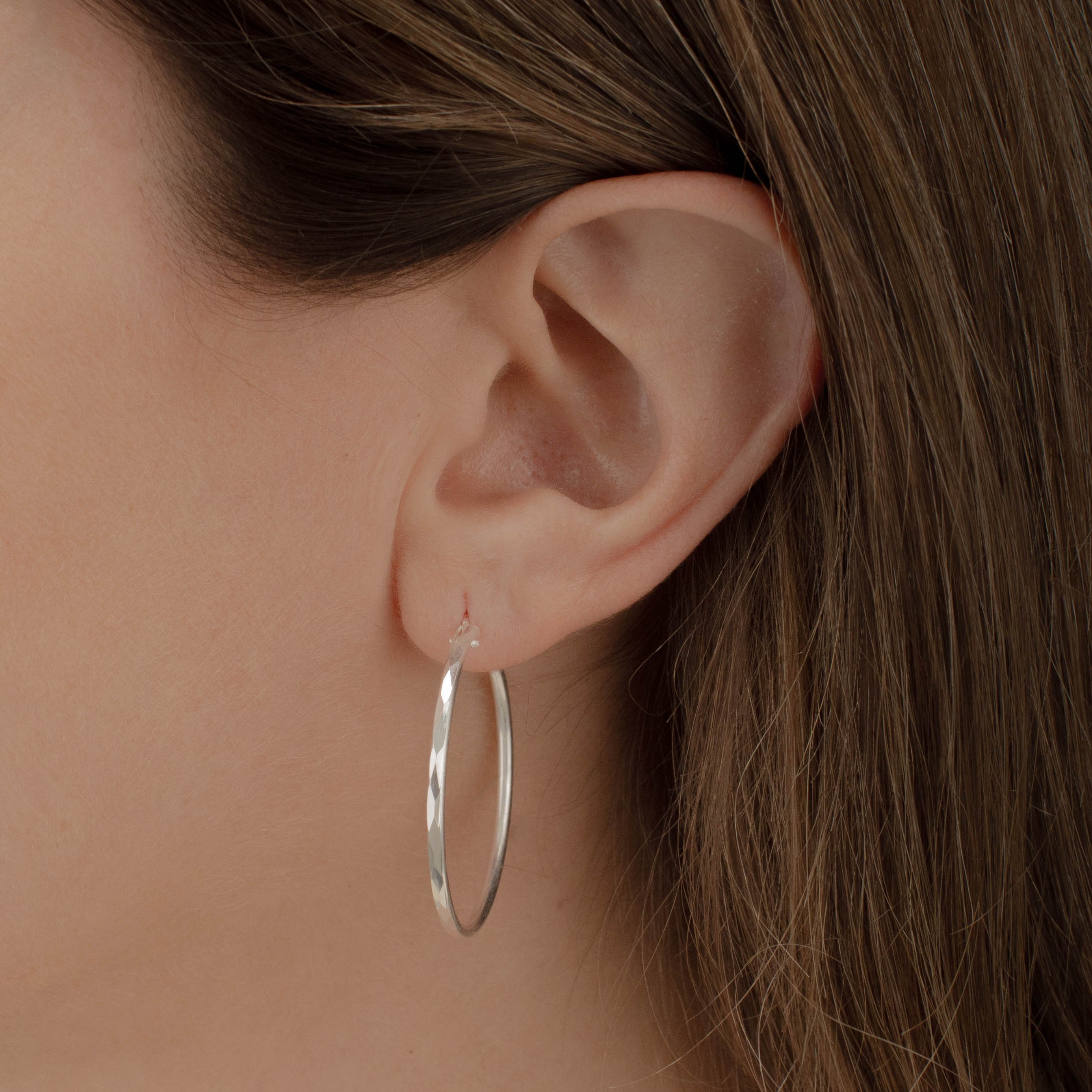 ARRACADA FACETADA 3CM PLATA .925