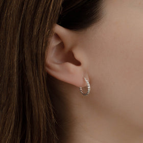 arracada panal de Plata .925 vista lateral — aretes finos para dama. RG Joyeros.