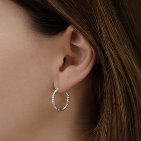 arracada panal de Plata .925 vista lateral — aretes finos para dama. RG Joyeros.