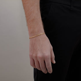pulsera de Oro 10K vista lateral — aretes finos para dama. RG Joyeros.