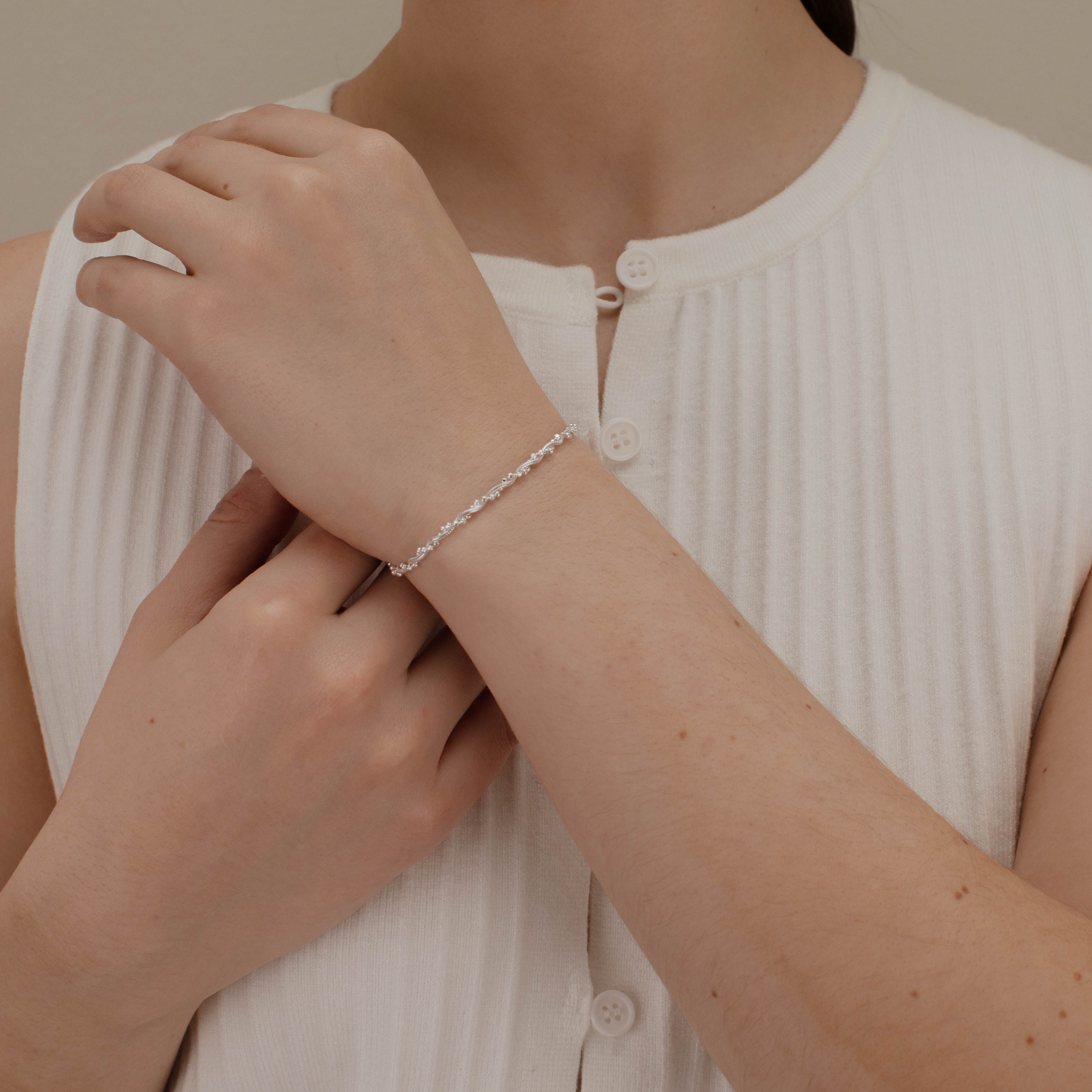 PULSERA MONORRIEL BOLITAS TRENSADA 2MM PLATA .925